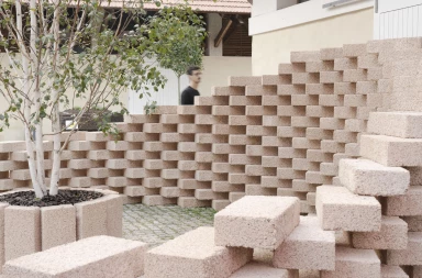 Hempcrete block installation highlights the potential of bio-based materials in construction Hempcrete block installation highlights the potential of bio-based materials in construction